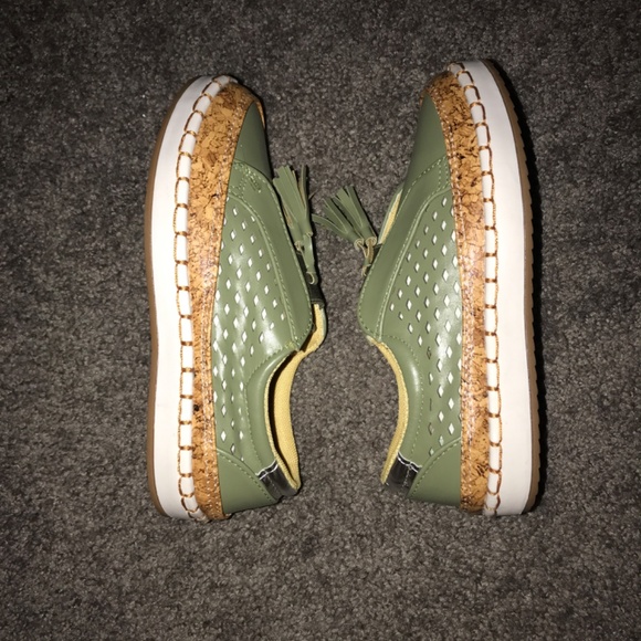 New Slip On Shoes With Tassel Accent - Picture 3 of 6